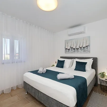 House Luca With Private Pool Ferienhaus