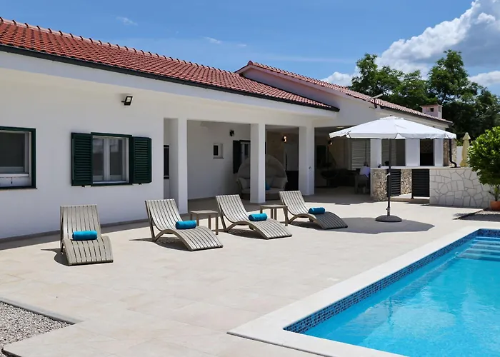 Дом отдыха House Luca With Private Pool Врси