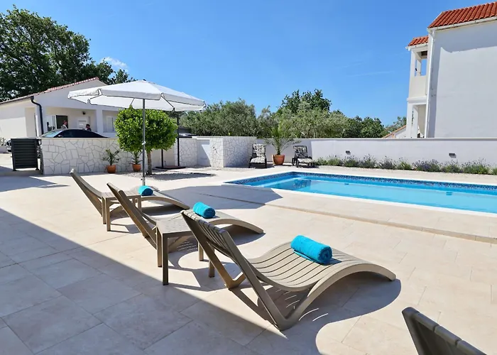 House Luca With Private Pool Врси