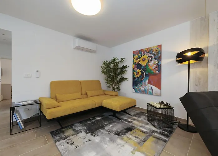 House Luca With Private Pool Casa vacanze *