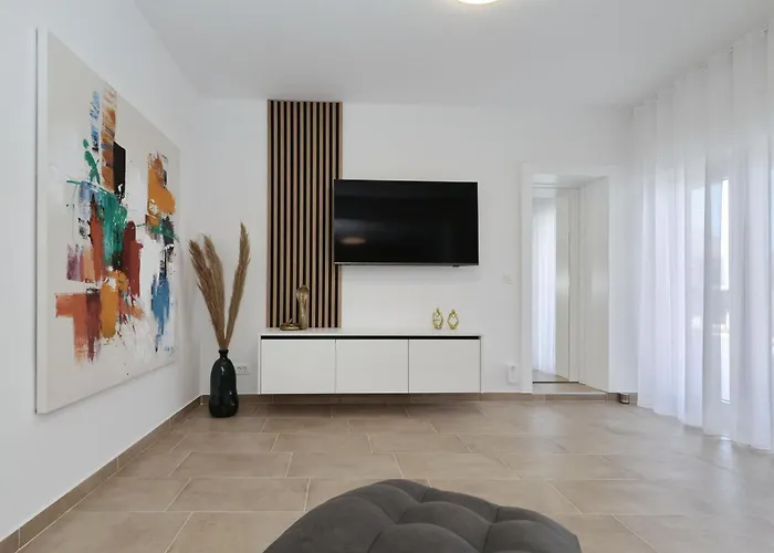 House Luca With Private Pool Врси