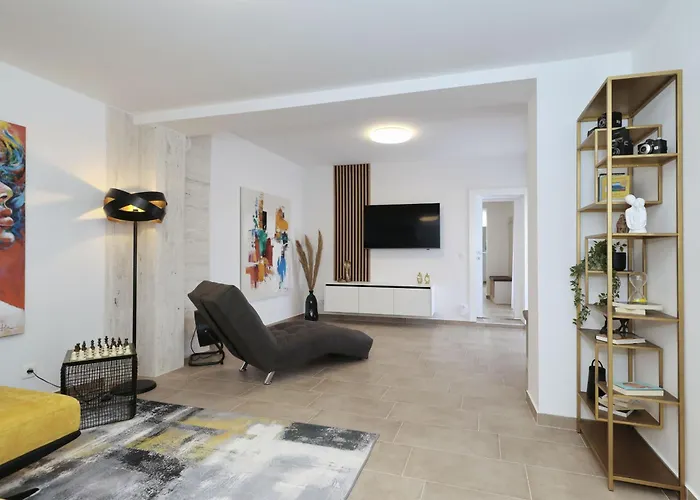 House Luca With Private Pool Дом отдыха Врси