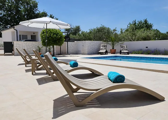 House Luca With Private Pool Casa vacanze *