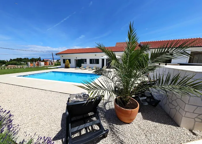 House Luca With Private Pool Casa vacanze *
