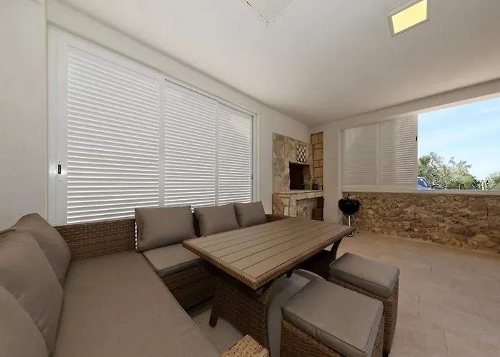 House Luca With Private Pool Casa vacanze Vrsi