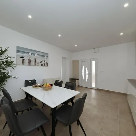 House Luca With Private Pool Tatil Evi