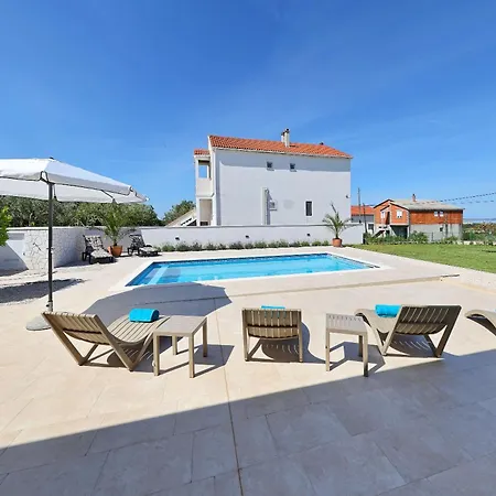 House Luca With Private Pool Tatil Evi Vrsi