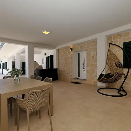 House Luca With Private Pool Tatil Evi Vrsi