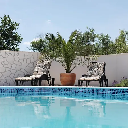 House Luca With Private Pool Tatil Evi Vrsi