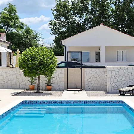 House Luca With Private Pool Tatil Evi Vrsi