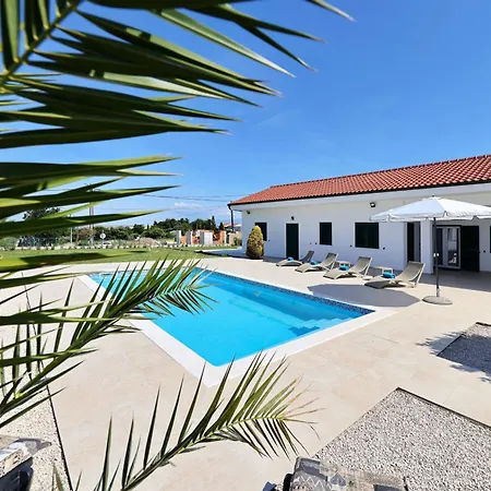 House Luca With Private Pool Casa de Férias