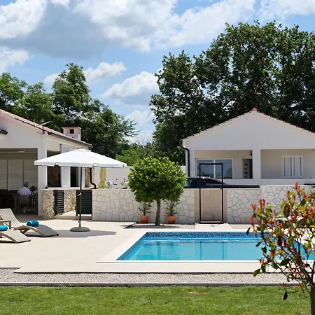House Luca With Private Pool Casa de Férias *