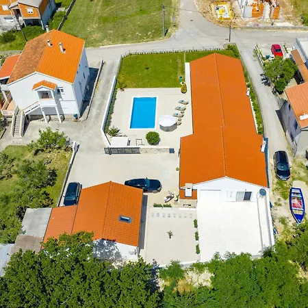 House Luca With Private Pool Casa de Férias