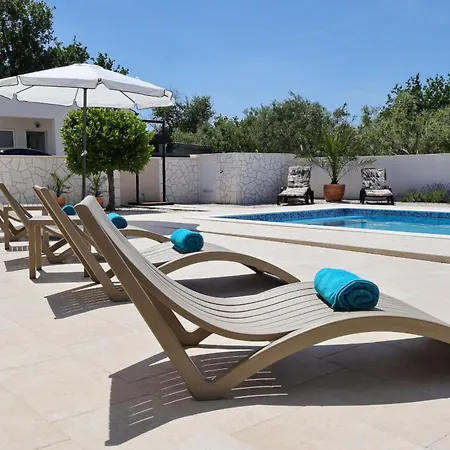 House Luca With Private Pool Casa de Férias *