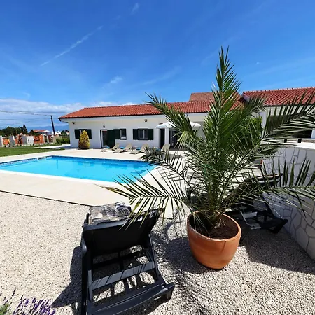 House Luca With Private Pool Casa de Férias *